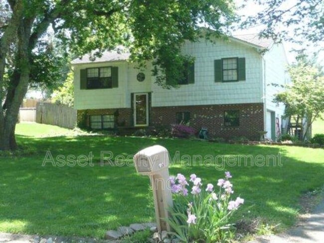 Photo - 1817 Sedgewick Dr House