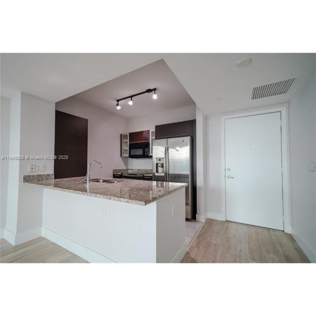 Photo - 950 Brickell Bay Dr