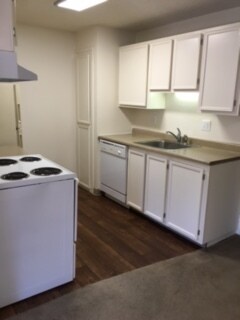 Photo - Courtney Square