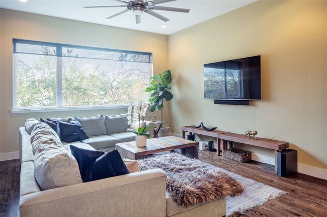 Photo - 4610 Steel St