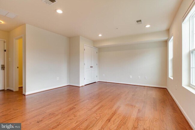 Photo - 7920 Blue Stream Dr