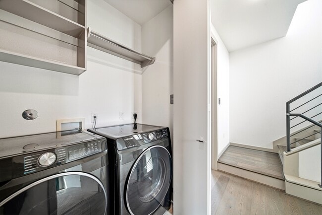 1918 Goliad St Unit B
