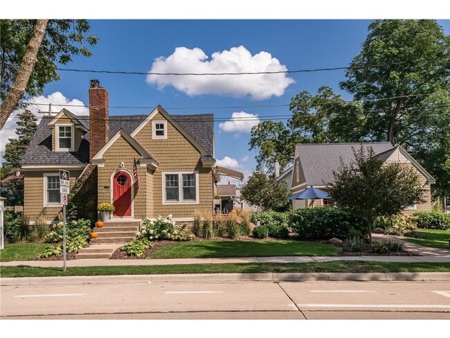 Building Photo - 538 4th Ave NW Unit Upper