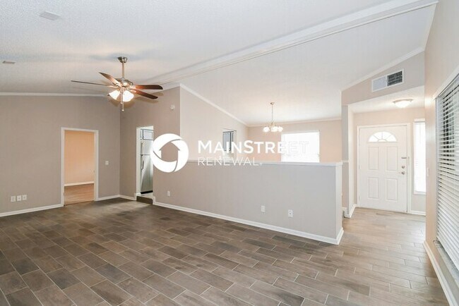 Photo - 3 Bedroom Pet-Friendly Home in Jacksonville, FL with Main Street Renewal
