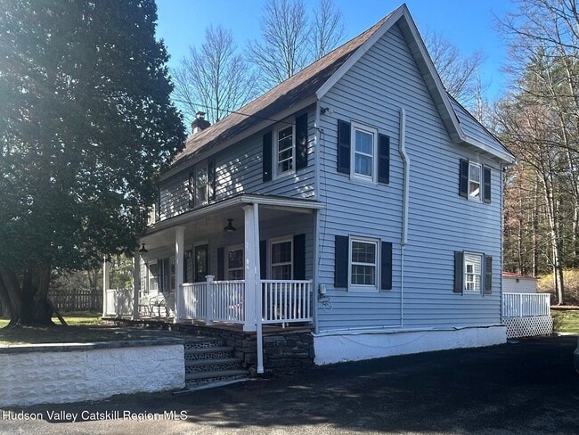 Building Photo - 527 Zena Rd