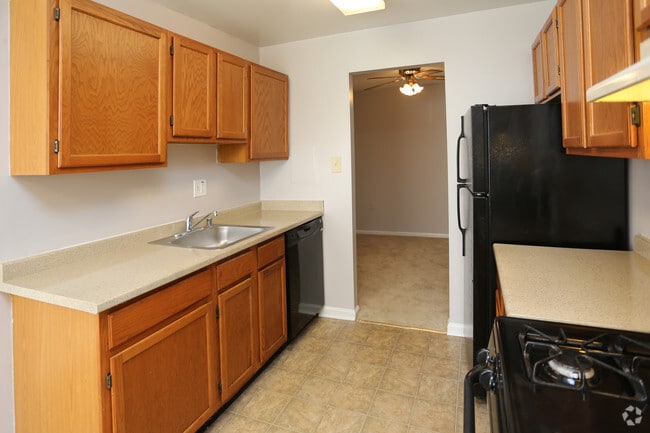 Scarborough Square Townhomes & Apartments