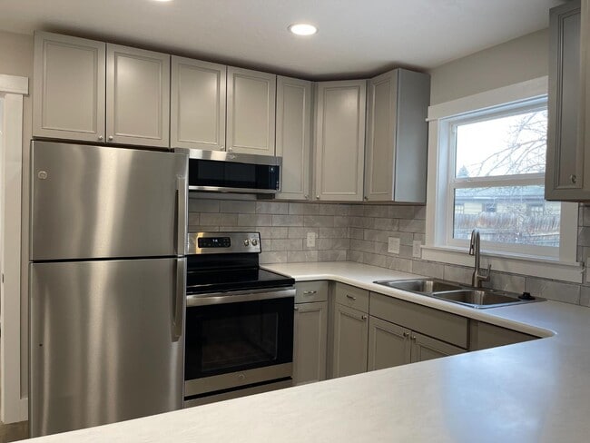 Photo - 2260 S 10th St W