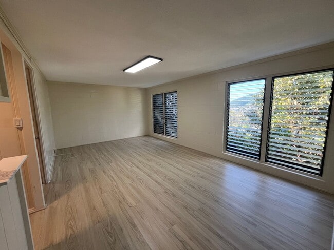 Building Photo - 1703-H Unit Downstairs Rental