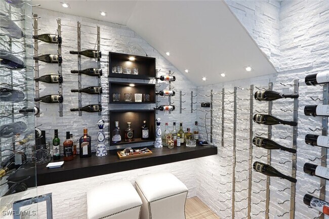 Photo - 675 2nd St S