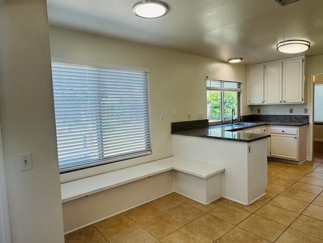 Photo - 4 Bedroom Cul-de-Sac Home in Mission Oaks