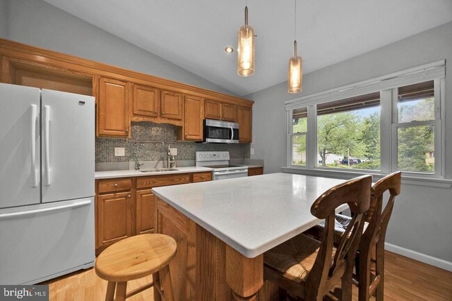 Photo - 1002 Charlton Pl