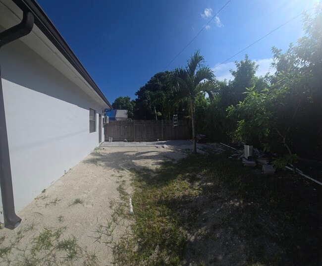 Photo - 13800 Harrison St