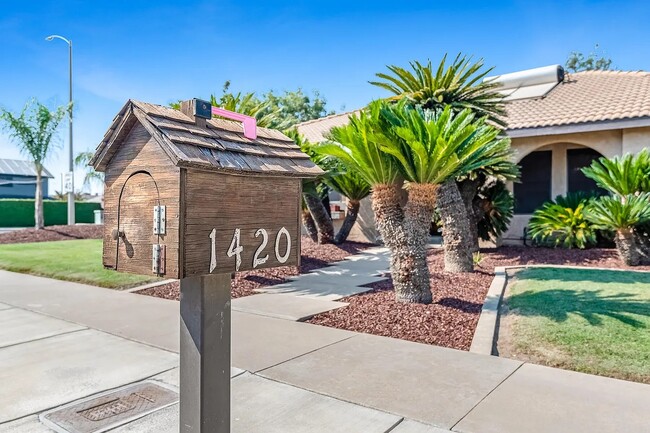 Photo - 1420 E Coelho Ave