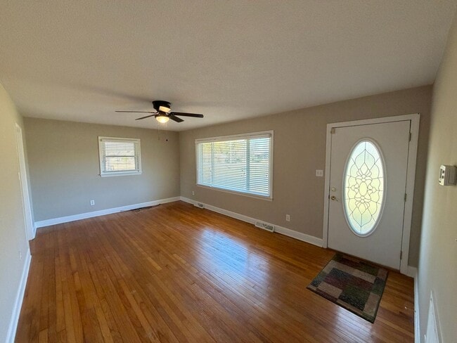 Photo - Statesville - HWY 21 - 3 BD/ 1 BA