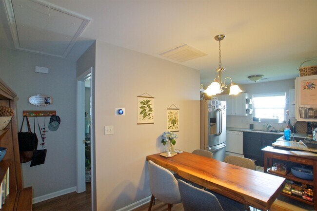Photo - 716 McGill Pl