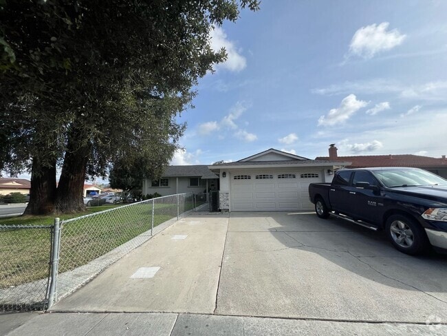 Building Photo - SAN JOSE - Well Maintained 3/2 In A Quiet ... Rental