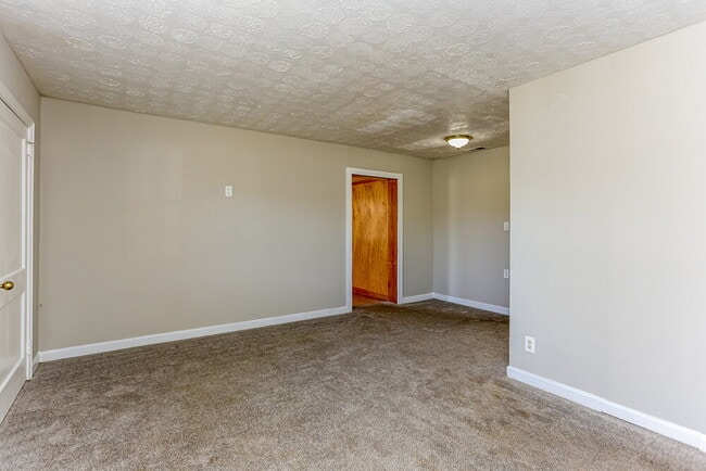 Photo - 5299 Sharon St