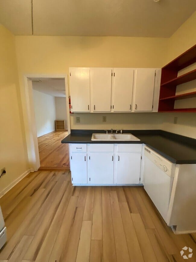 Building Photo - 2 Bedroom House with Fenced Backyard near ...