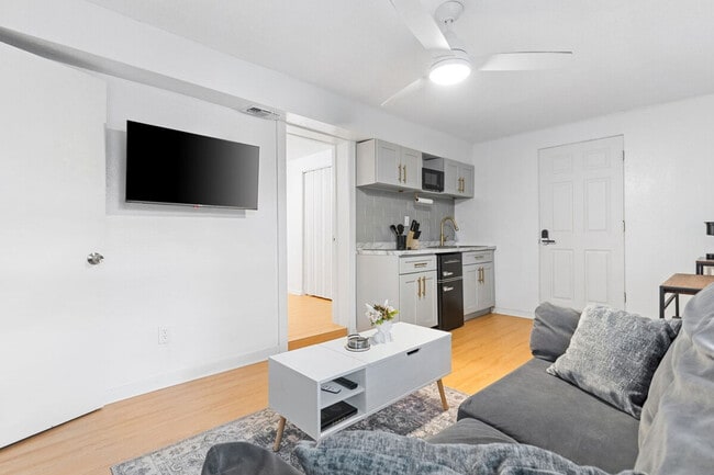 Photo - 3903 E Powhatan Ave Unidad ID1244367P