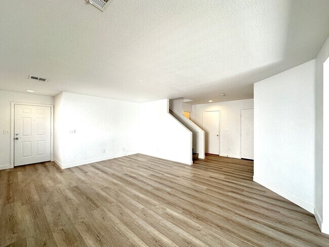 Photo - RUSSELL LINDELL