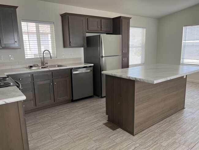 Photo - 201 S Greenfield Rd