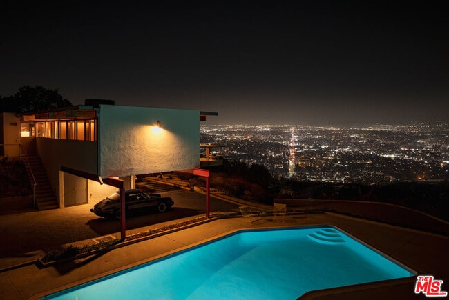 Building Photo - 7820 Mulholland Dr Rental