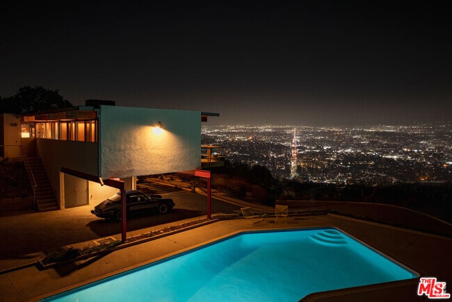 Building Photo - 7820 Mulholland Dr Rental