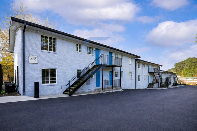 Building Photo - Freshly Updated 2BR/1.5BA with All-Electric Living Unit 8