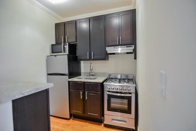 4636 N Paulina St Unit J08P
