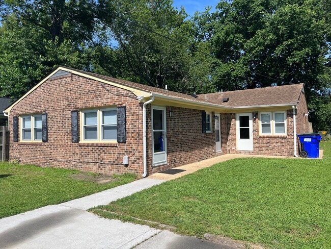 Building Photo - 7940 Thompson Rd