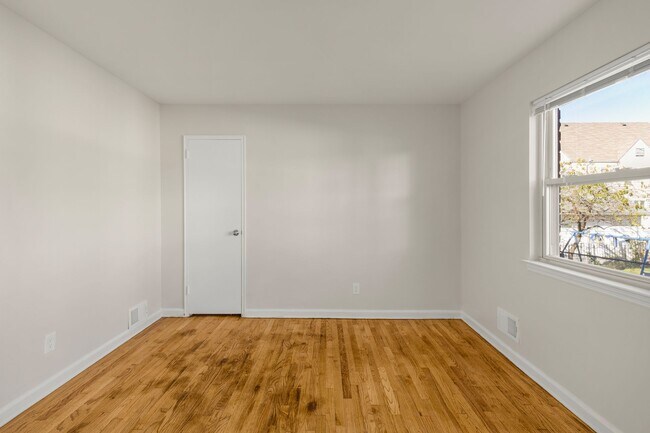 Photo - 355 New York Ave LLC