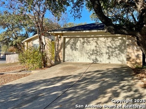 Building Photo - 8600 Wood Wind