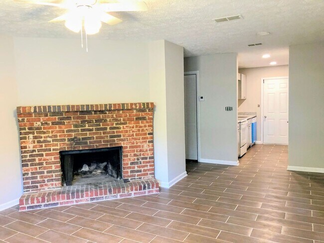 Photo - 2 bedroom 1 bathroom Duplex | Landscaping Included