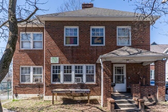 Building Photo - 205 S College Ave Unit Whole House