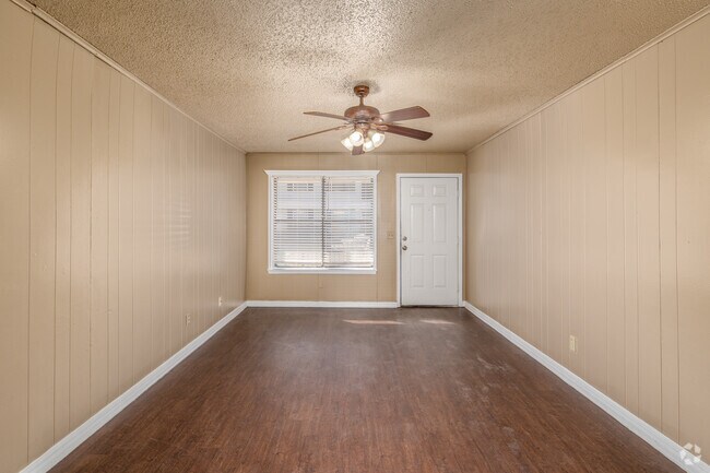 2BR, 1BA - 850SF - Living Room - Sycamore Apartments