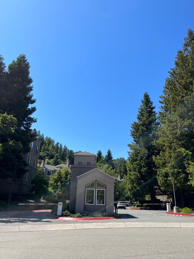 Condo gate - 280 Caldecott Ln Unit 116