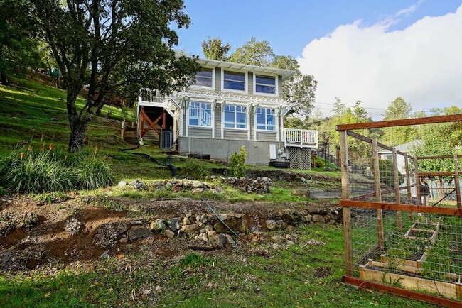 Building Photo - 61 Hickory Rd