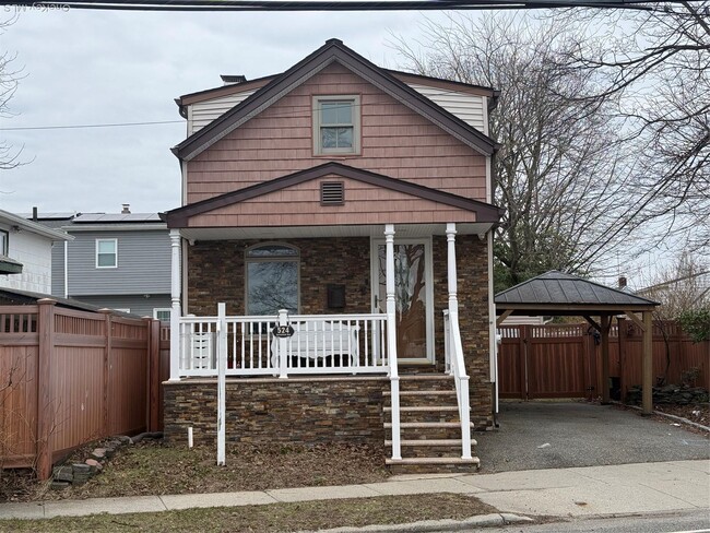 Building Photo - 524 Jerusalem Ave