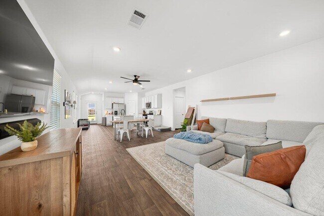 Photo - 151 Galanthus Ct