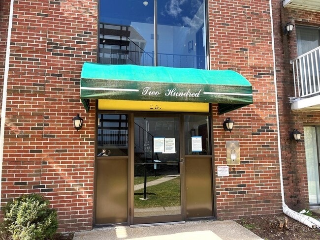 Building Photo - 1186 Worcester Rd Unit 220