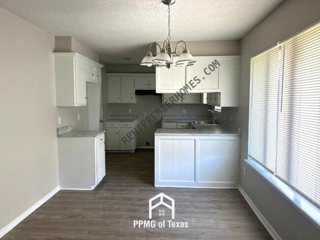 Photo - 1812 Mark Trail