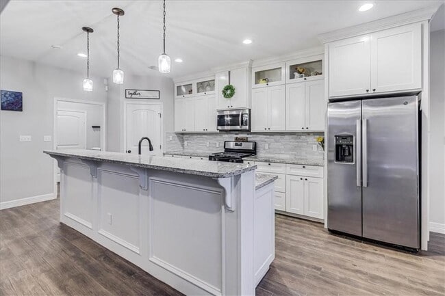 Photo - 3833 Pennine Way