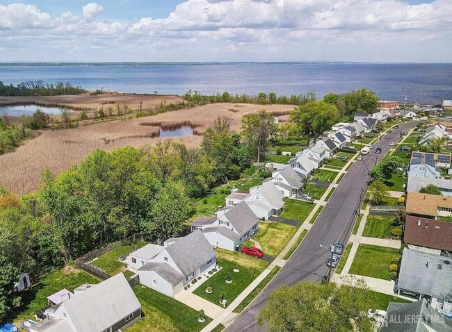 Photo - 106 Boulevard W