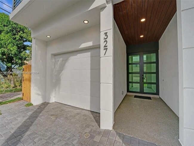 Photo - 327 SW 16th St
