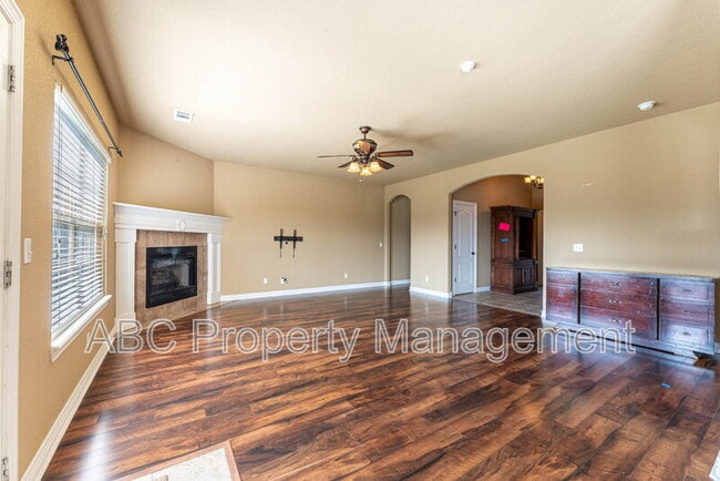 Photo - 126 S Angus Ln