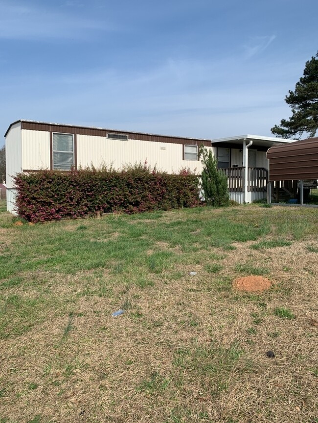 2 Bedroom Mobile Home Near Broadway Lake - 2 Bedroom Mobile Home Near Broadway Lake