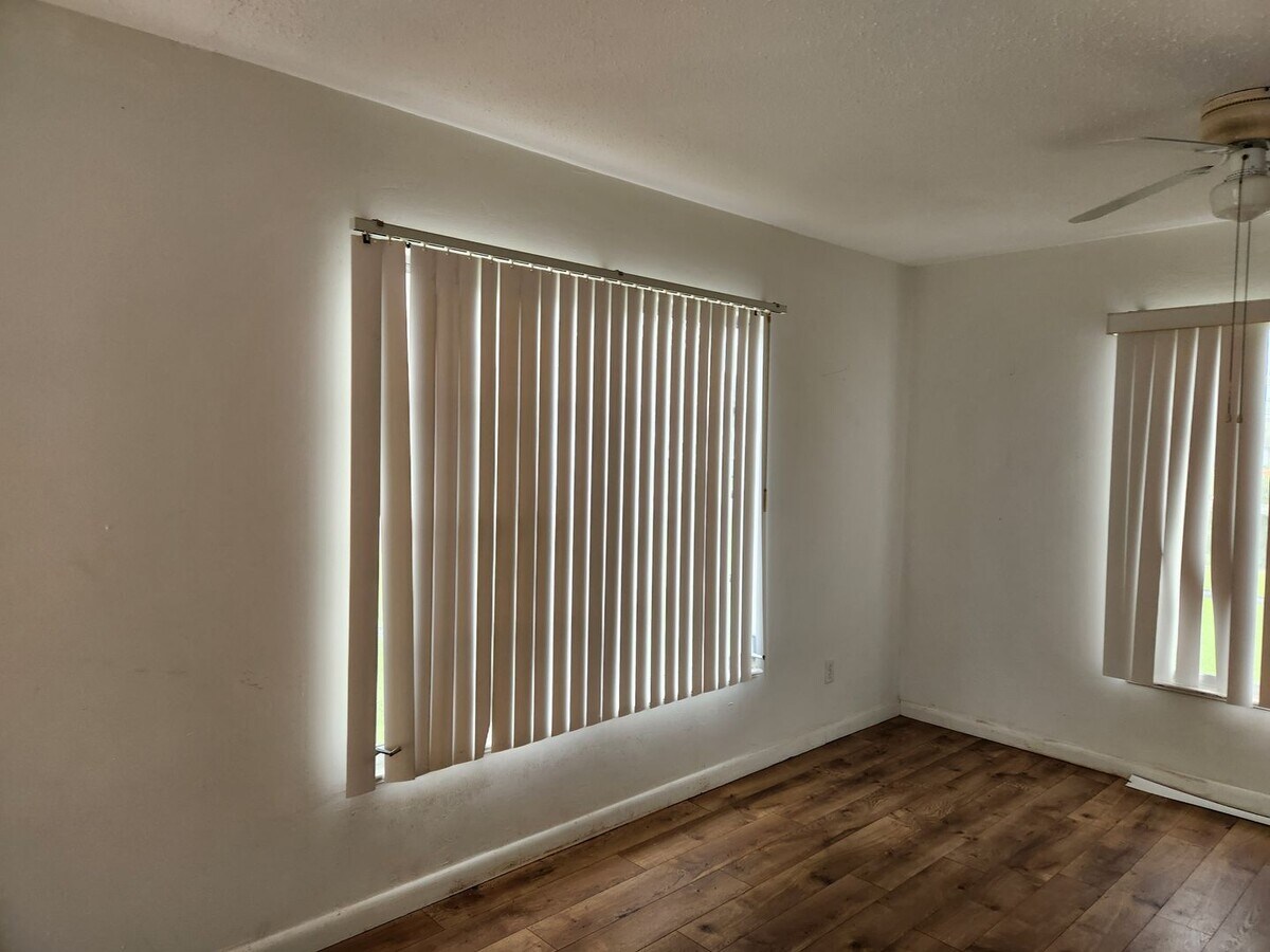 Photo - 20 Hamlin Ct