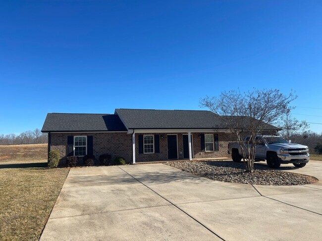 Building Photo - Fantastic 2 bedroom, 1 bath duplex availab... Rental