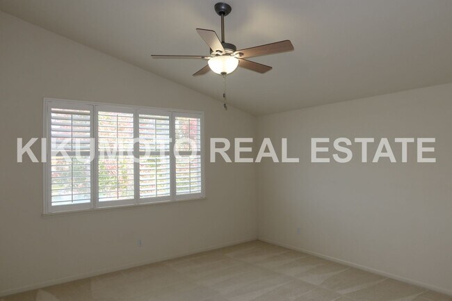 Photo - Lakefront 4 bedroom, 3 bath, 3 car in the Lakeside Community