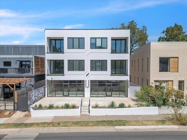Building Photo - 1625 NW 16th St Unit 4 Rental